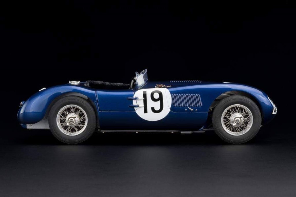 CMC #JAGUAR C-Type Racing Versions with the wonderful Ecurie #Ecosse #19, from the Goodwood Member´s meeting in 1954, driven by Jimmy Stewart (chassis XKC-052).2.jpg