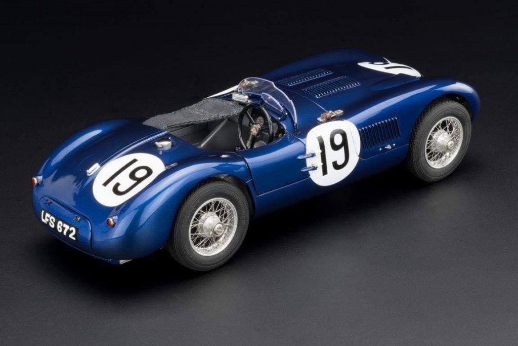 CMC #JAGUAR C-Type Racing Versions with the wonderful Ecurie #Ecosse #19, from the Goodwood Member´s meeting in 1954, driven by Jimmy Stewart (chassis XKC-052).3.jpg
