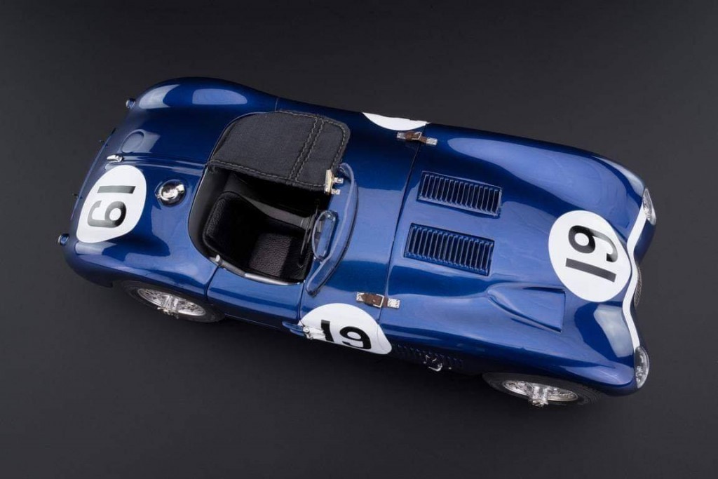 CMC #JAGUAR C-Type Racing Versions with the wonderful Ecurie #Ecosse #19, from the Goodwood Member´s meeting in 1954, driven by Jimmy Stewart (chassis XKC-052).5.jpg