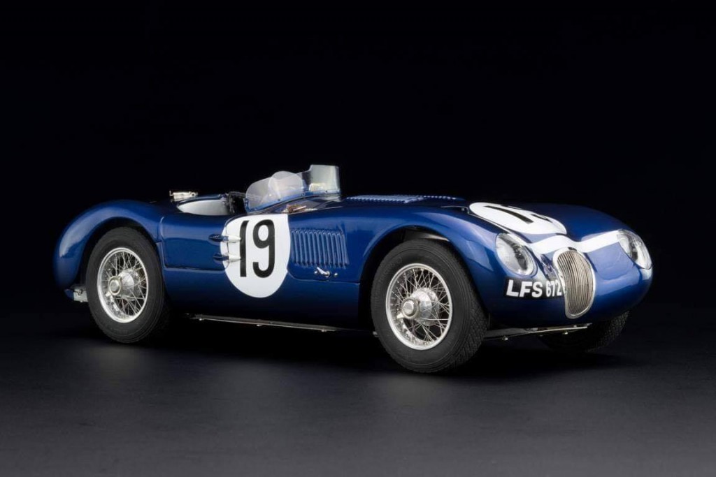 CMC #JAGUAR C-Type Racing Versions with the wonderful Ecurie #Ecosse #19, from the Goodwood Member´s meeting in 1954, driven by Jimmy Stewart (chassis XKC-052)..jpg